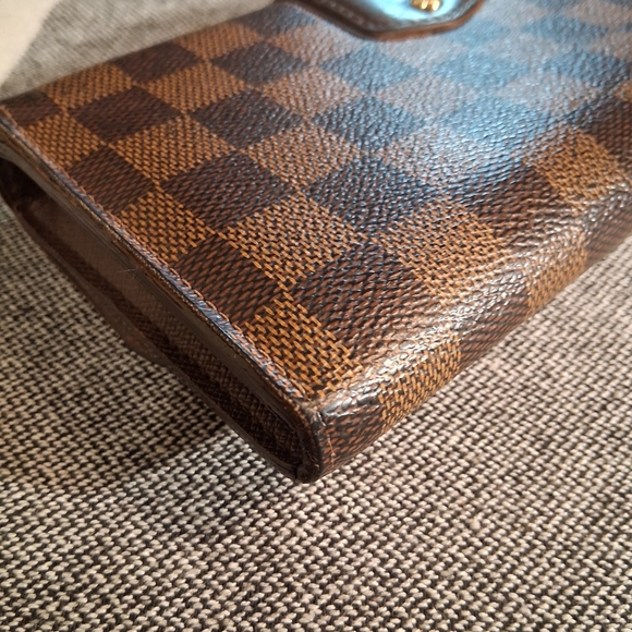 Louis Vuitton Damier Ebene Wallet with Gold Clasp - Picture 8 of 16